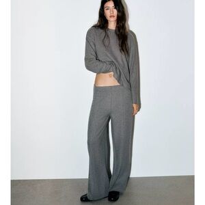 Zara High-waisted pants with an elastic waistband and straight leg. Raw cut hem.